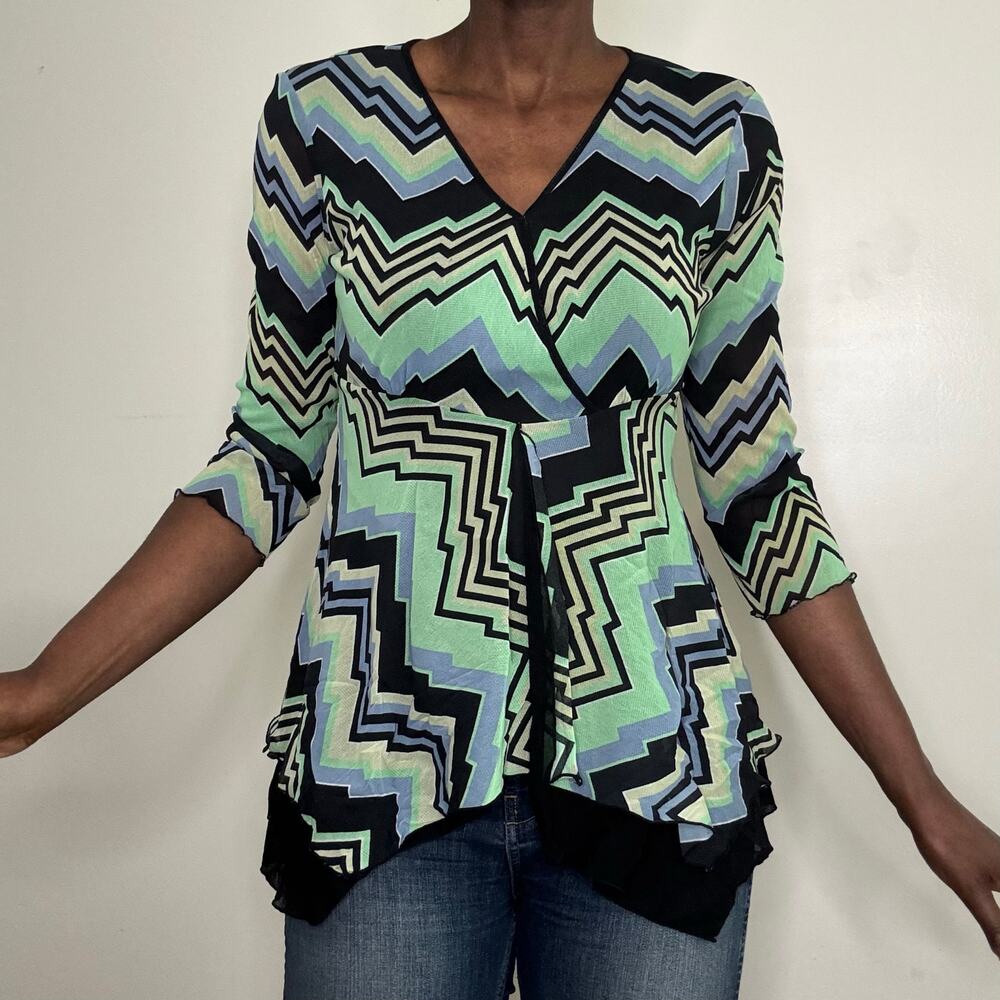 NEW YORK & COMPANY | Chevron Baby Doll Mesh Ruffled Hem Blouse Top Size Small